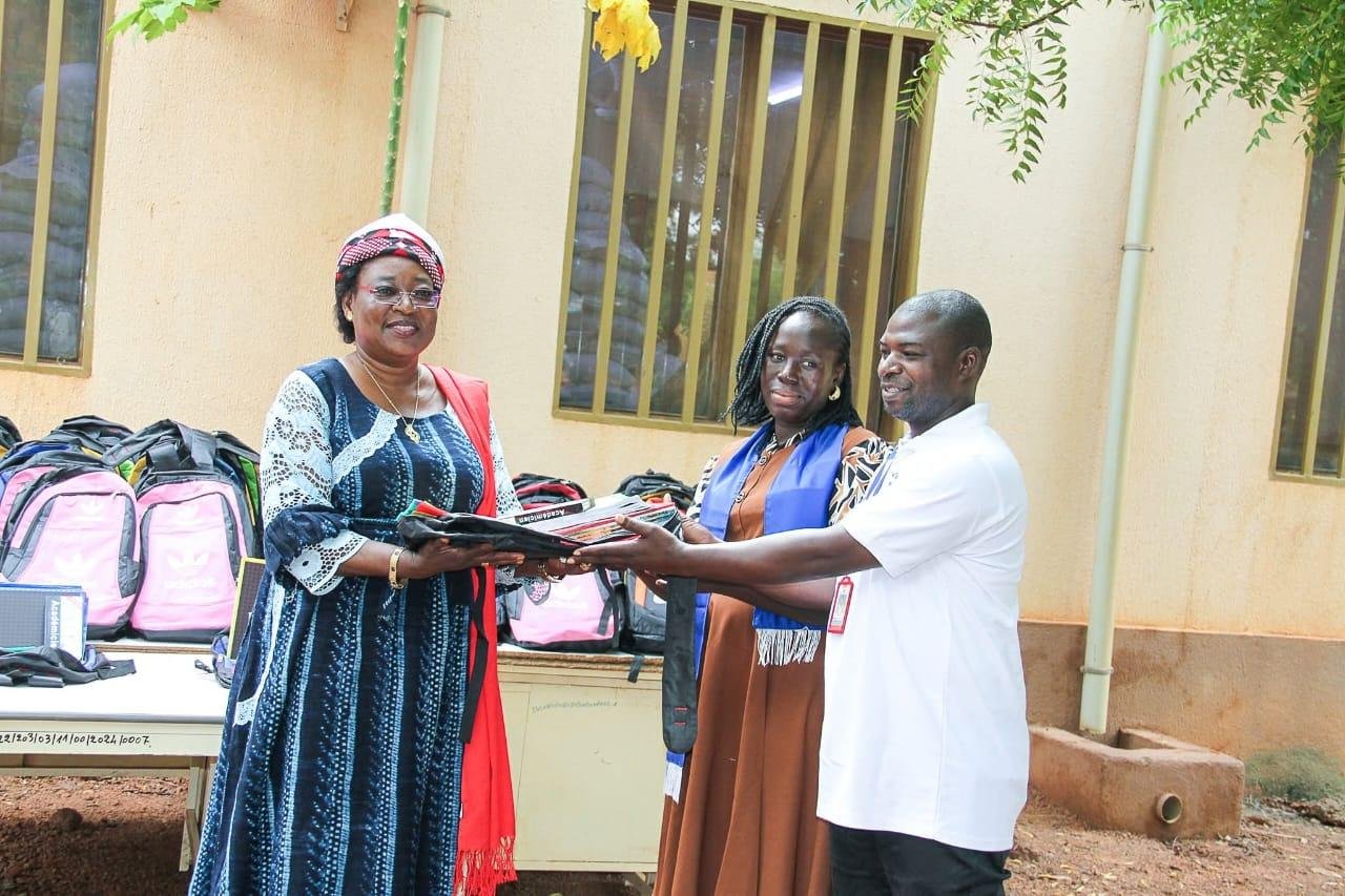 Ouagadougou : l’Association LYDIE offre des kits scolaires à 90 élèves vulnérables