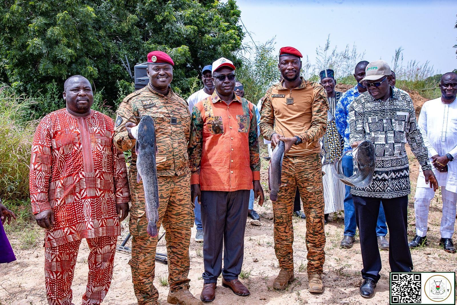 La Garde républicaine réussit sa première récolte piscicole au Camp Naaba-Koom II